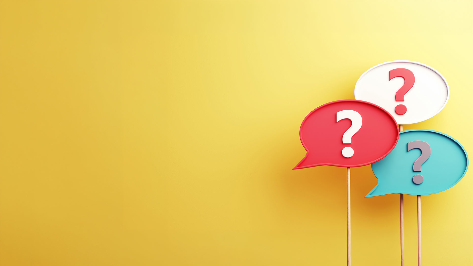 Fumetti colorati con punti interrogativi su sfondo giallo – domande frequenti sulla rete in fibra ottica Ascona4net ad Ascona
