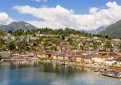 Ascona vista dall’alto sul Lago Maggiore – Chi siamo: la rete in fibra ottica moderna e a copertura territoriale di Ascona4net.
